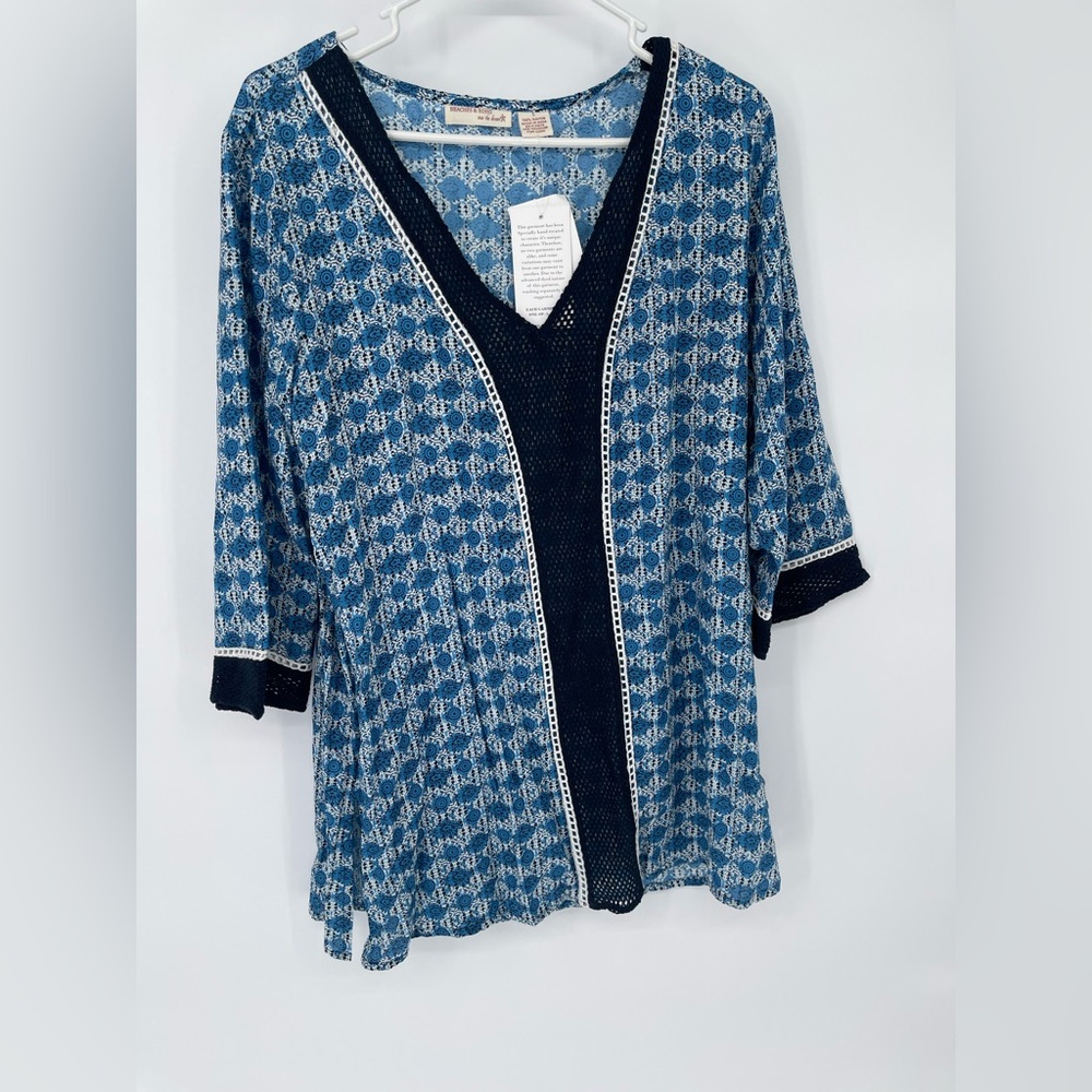 Elegant Blue and White V-Neck Tunic